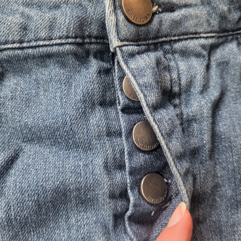 Tinseltown Denim couture Distressed Skirt. Size 7 - Picture 4 of 5